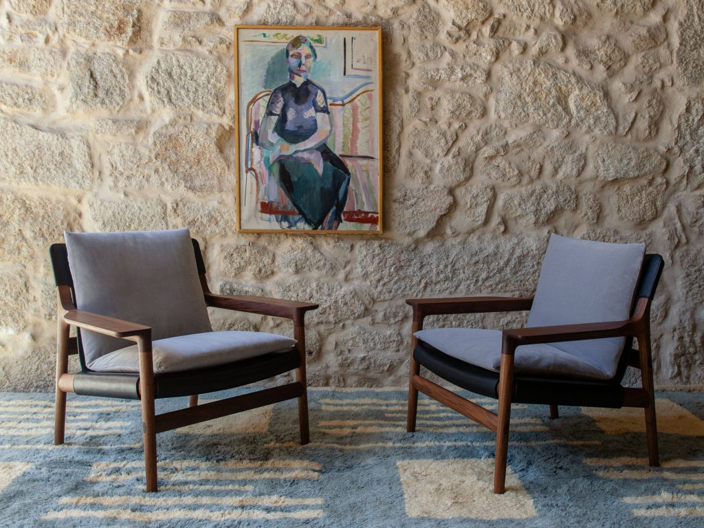 Sela Lounge Chair by De La Espada
